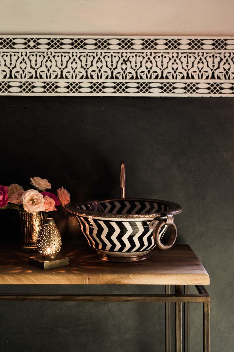 Iron stand for washbasin