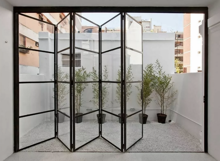 Custom-made iron sliding doors