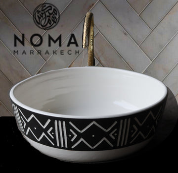 Pedestal ceramic sink in a simple pattern