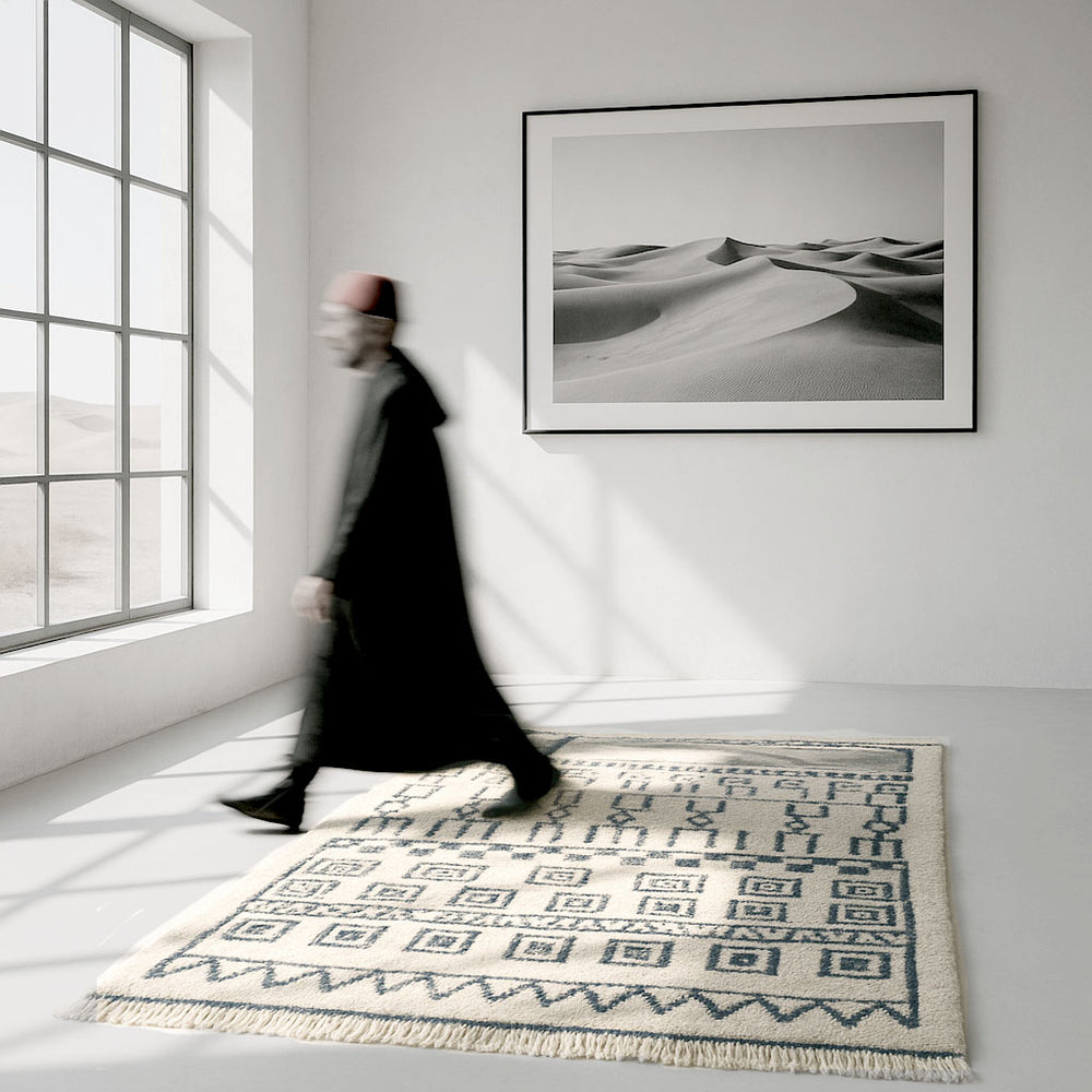 Order a beautiful blue and white rug made to measure. Genuine Berber rug from Morocco