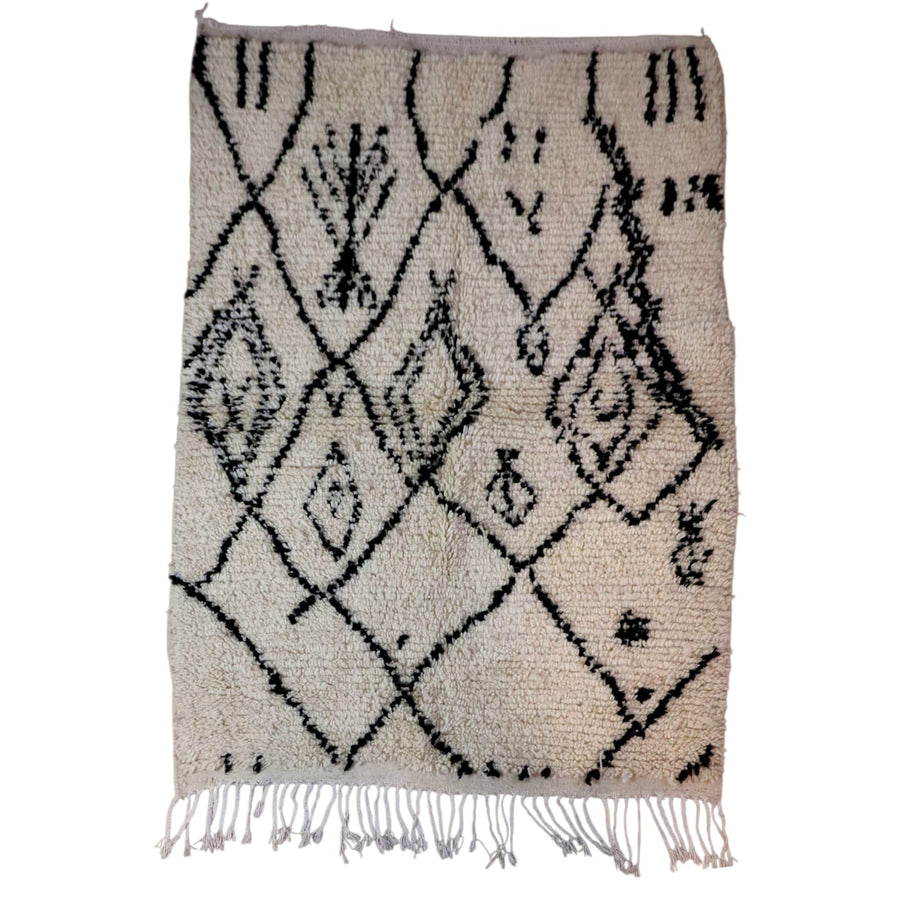 Tapete berbere vintage em preto e branco.