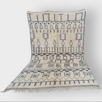 Order a beautiful blue and white rug made to measure. Genuine Berber rug from Morocco