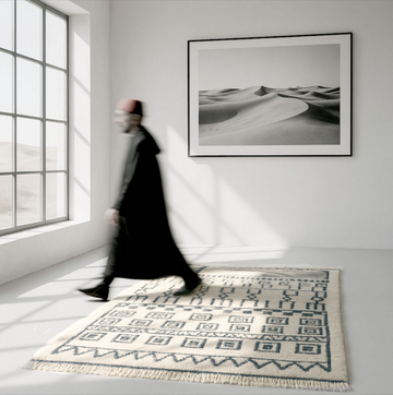 Order a beautiful blue and white rug made to measure. Genuine Berber rug from Morocco
