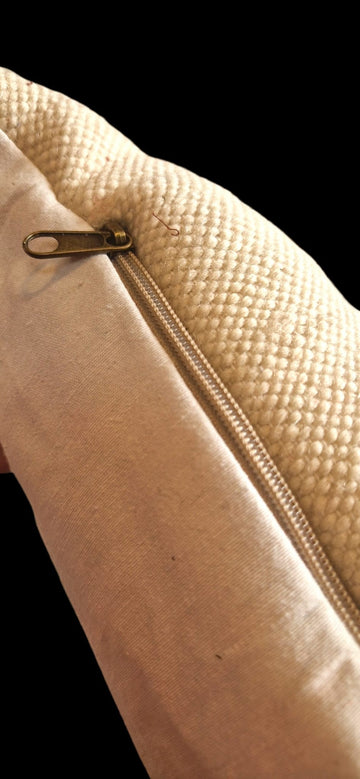 Vintage kudde i ull med nomadband – 50 × 50 cm