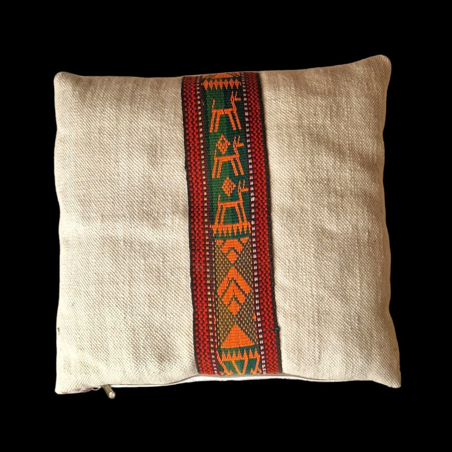 Vintage kudde i ull med nomadband – 50 × 50 cm