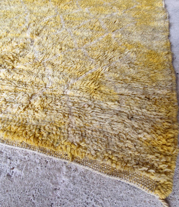 Vintage berbermatta i gult och vitt – 150 × 270 cm